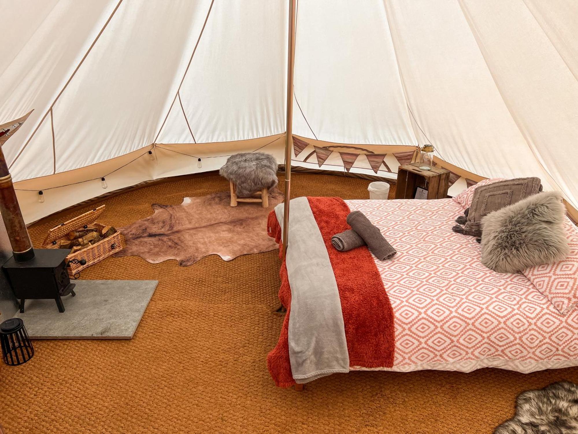 The Queens Head Glamping Hotel Foulsham Exterior photo